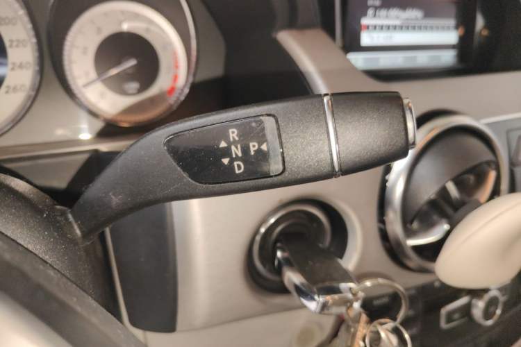 Used Mercedes-Benz GLK-Class 2013 GLK 300 4MATIC Dynamic Edition Gear Lever