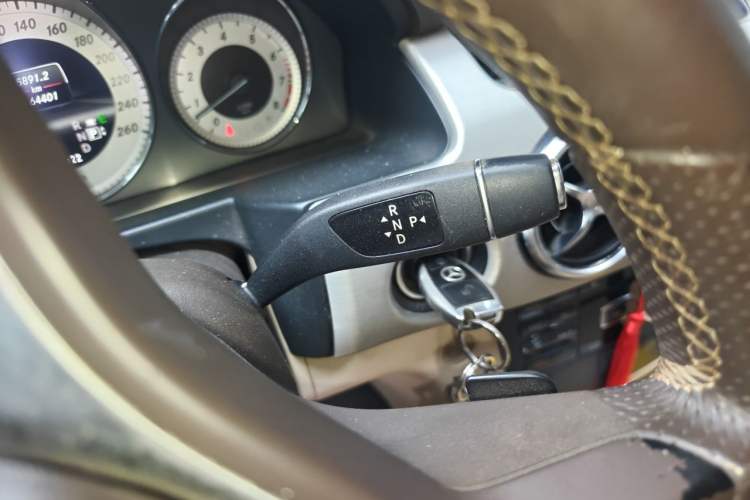 Used Mercedes-Benz GLK-Class 2013 GLK 300 4MATIC Dynamic Edition Gear Lever