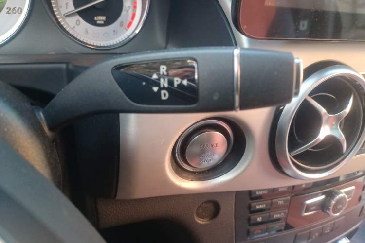 Used Mercedes-Benz GLK-Class 2013 Facelift GLK 300 4MATIC Fashion Edition Gear Lever