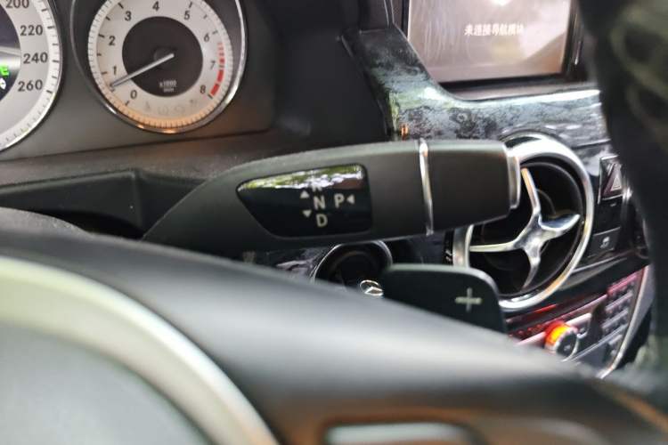 Used Mercedes-Benz GLK-Class 2013 GLK 300 4MATIC Dynamic Edition Gear Lever