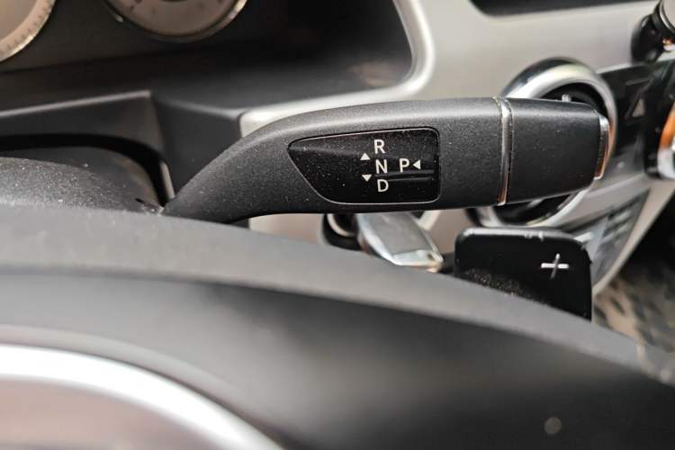 Used Mercedes-Benz GLK-Class 2013 GLK 300 4MATIC Dynamic Edition Gear Lever