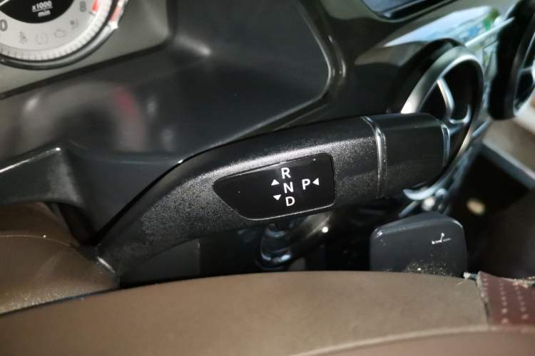 Used Mercedes-Benz GLK-Class 2013 GLK 300 4MATIC Luxury Model Gear Lever