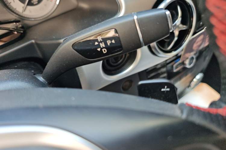 Used Mercedes-Benz GLK-Class 2013 GLK 300 4MATIC Dynamic Edition Gear Lever