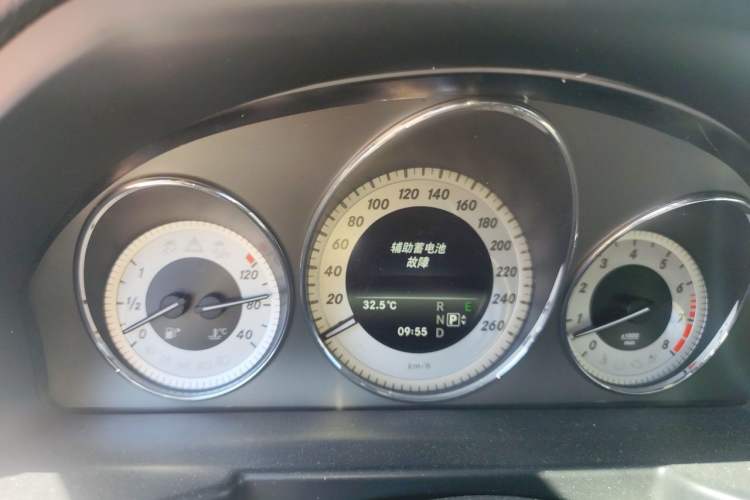 Used Mercedes-Benz GLK-Class 2013 GLK 300 4MATIC Luxury Model Instrument Cluster