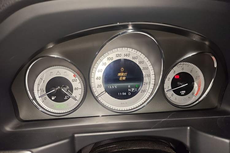 Used Mercedes-Benz GLK-Class 2013 GLK 300 4MATIC Dynamic Sunroof Model Instrument Cluster