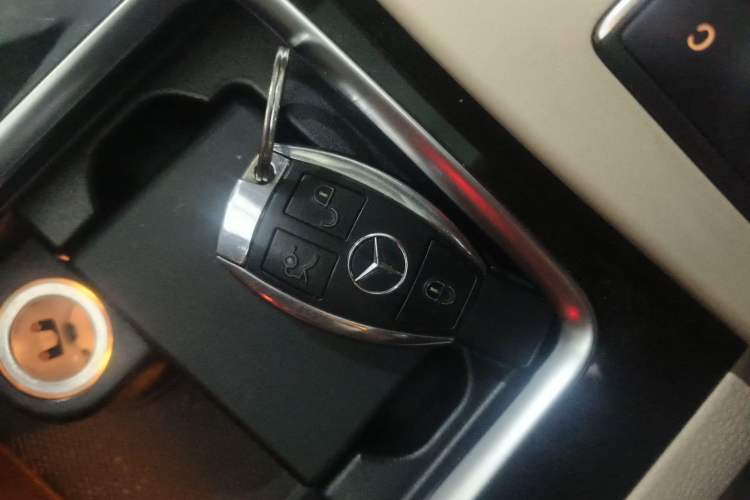 Used Mercedes-Benz GLK-Class 2013 Facelift GLK 300 4MATIC Luxury Edition Interior 1