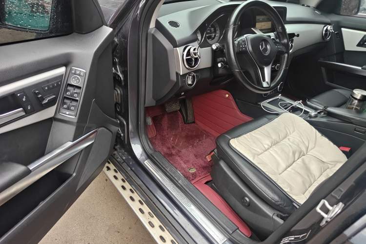 Used Mercedes-Benz GLK-Class 2013 GLK 300 4MATIC Dynamic Edition Interior 3
