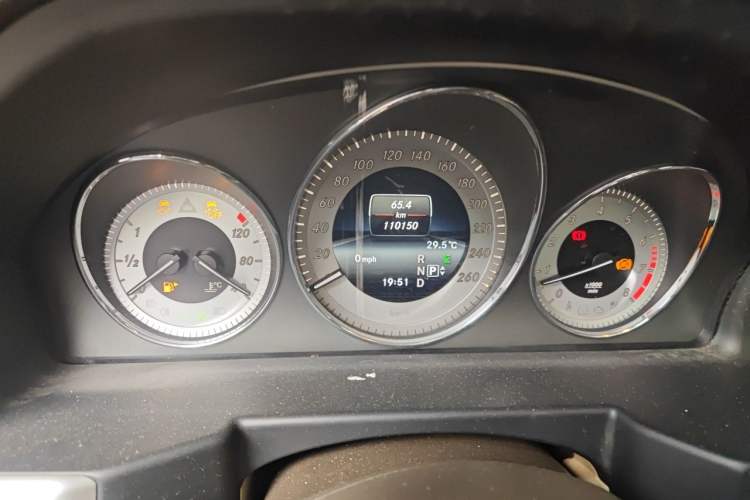 Used Mercedes-Benz GLK-Class 2013 GLK 300 4MATIC Dynamic Sunroof Model Odometer Close Up