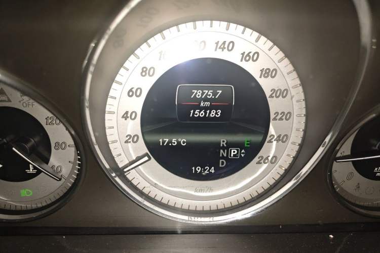 Used Mercedes-Benz GLK-Class 2013 GLK 300 4MATIC Dynamic Edition Odometer Close Up