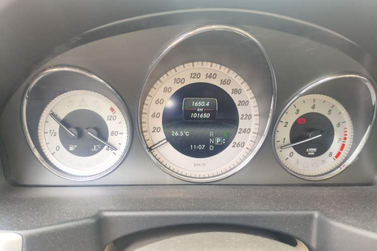 Used Mercedes-Benz GLK-Class 2013 GLK 300 4MATIC Dynamic Sunroof Model Odometer Close Up