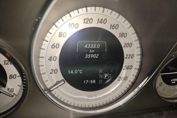 Used Mercedes-Benz GLK-Class 2013 GLK 300 4MATIC Dynamic Sunroof Model Odometer Close Up