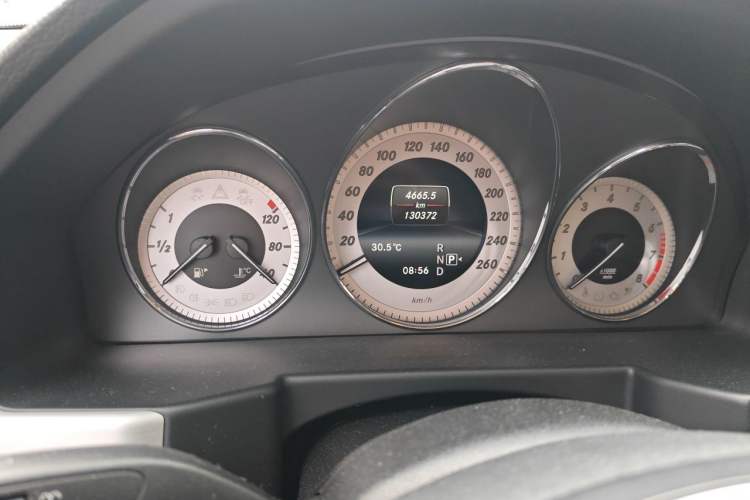 Used Mercedes-Benz GLK-Class 2013 GLK 300 4MATIC Dynamic Sunroof Model Odometer Close Up