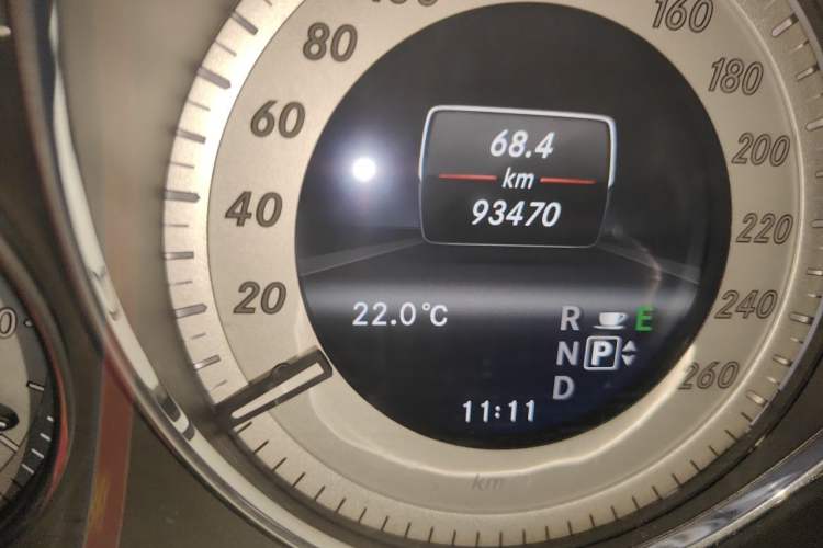 Used Mercedes-Benz GLK-Class 2013 GLK 300 4MATIC Dynamic Edition Odometer Close Up