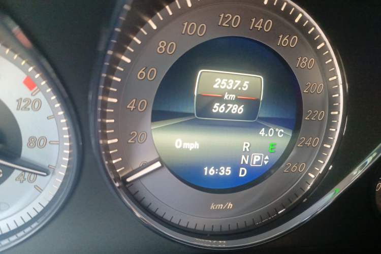 Used Mercedes-Benz GLK-Class 2013 Facelift GLK 300 4MATIC Fashion Edition Odometer Close Up