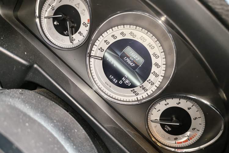 Used Mercedes-Benz GLK-Class 2013 GLK 300 4MATIC Dynamic Edition Odometer Close Up