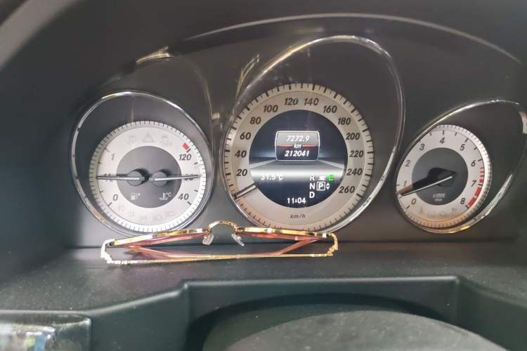 Used Mercedes-Benz GLK-Class 2013 GLK 300 4MATIC Dynamic Edition Odometer Close Up