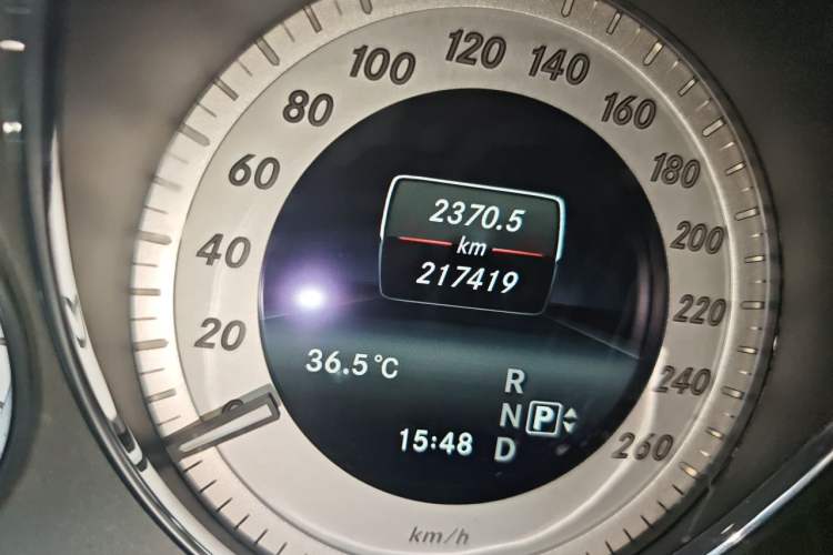 Used Mercedes-Benz GLK-Class 2013 GLK 300 4MATIC Dynamic Edition Odometer Close Up