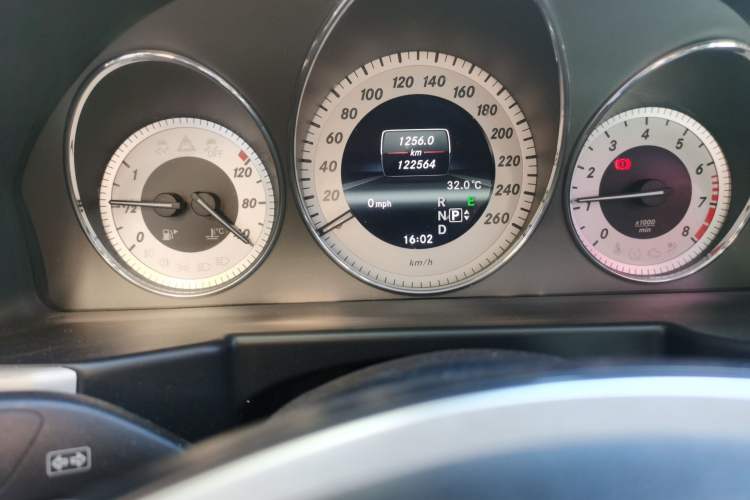 Used Mercedes-Benz GLK-Class 2013 GLK 300 4MATIC Dynamic Edition Odometer Close Up