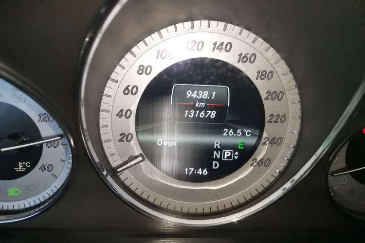Used Mercedes-Benz GLK-Class 2013 GLK 300 4MATIC Luxury Model Odometer Close Up