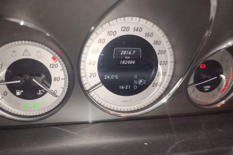 Used Mercedes-Benz GLK-Class 2013 GLK 300 4MATIC Dynamic Sunroof Model Odometer Close Up