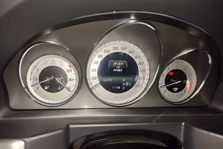 Used Mercedes-Benz GLK-Class 2013 GLK 300 4MATIC Dynamic Sunroof Model Odometer Close Up