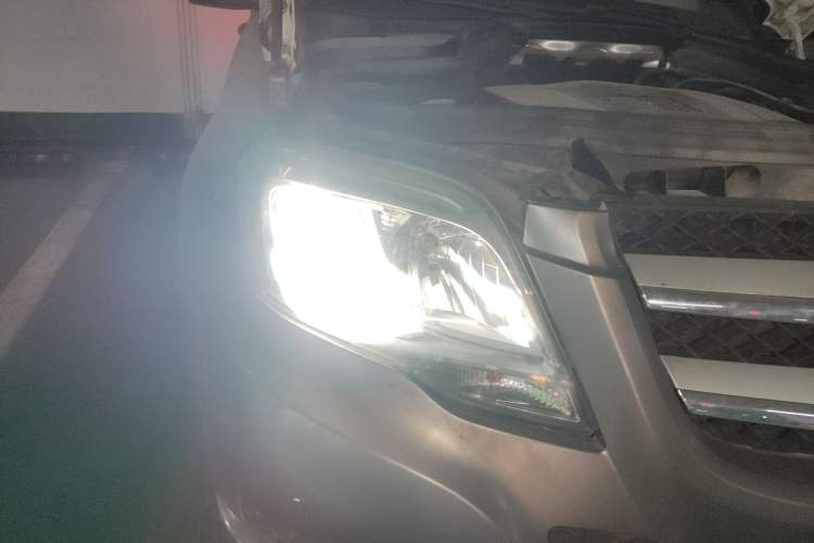 Used Mercedes-Benz GLK-Class 2013 GLK 300 4MATIC Dynamic Sunroof Model Right Front Headlight