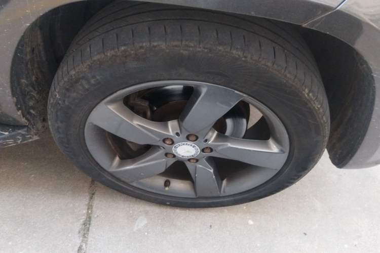Used Mercedes-Benz GLK-Class 2013 GLK 300 4MATIC Luxury Model Right Front Wheel Hub