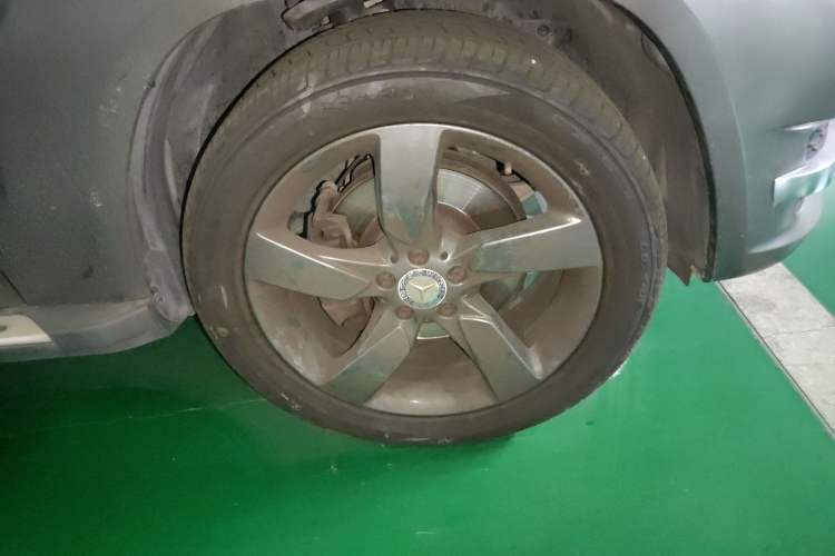 Used Mercedes-Benz GLK-Class 2013 GLK 300 4MATIC Dynamic Sunroof Model Right Front Wheel Hub