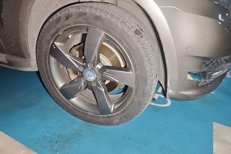 Used Mercedes-Benz GLK-Class 2013 Facelift GLK 300 4MATIC Fashion Edition Right Front Wheel Hub