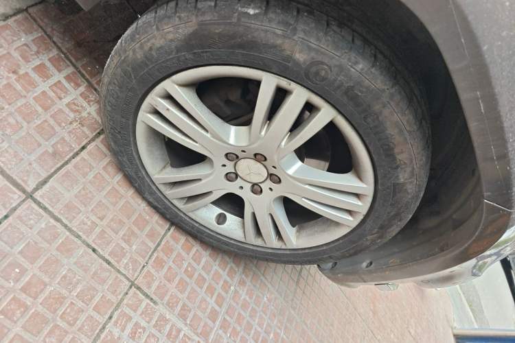 Used Mercedes-Benz GLK-Class 2013 GLK 300 4MATIC Dynamic Edition Right Front Wheel Hub