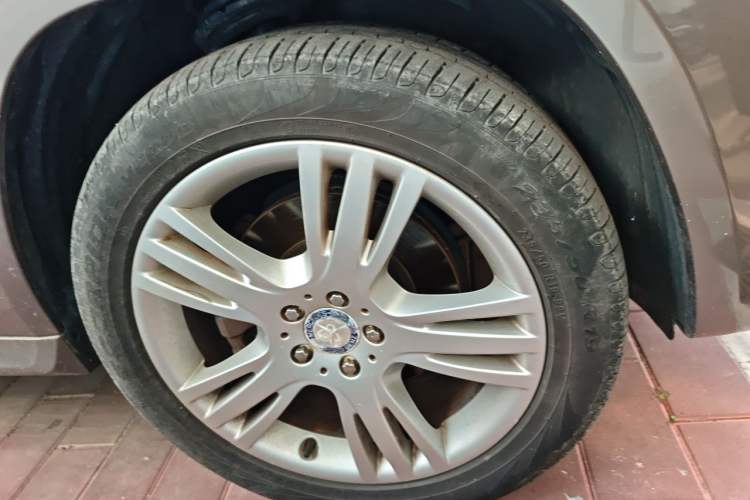 Used Mercedes-Benz GLK-Class 2013 GLK 300 4MATIC Dynamic Edition Right Front Wheel Hub