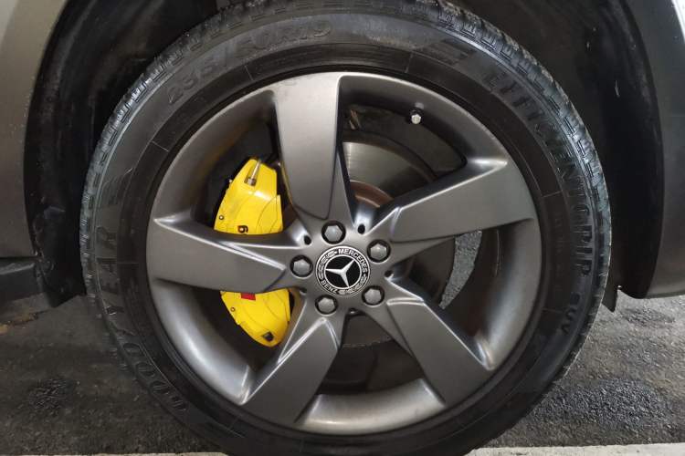 Used Mercedes-Benz GLK-Class 2013 GLK 300 4MATIC Luxury Model Right Front Wheel Hub