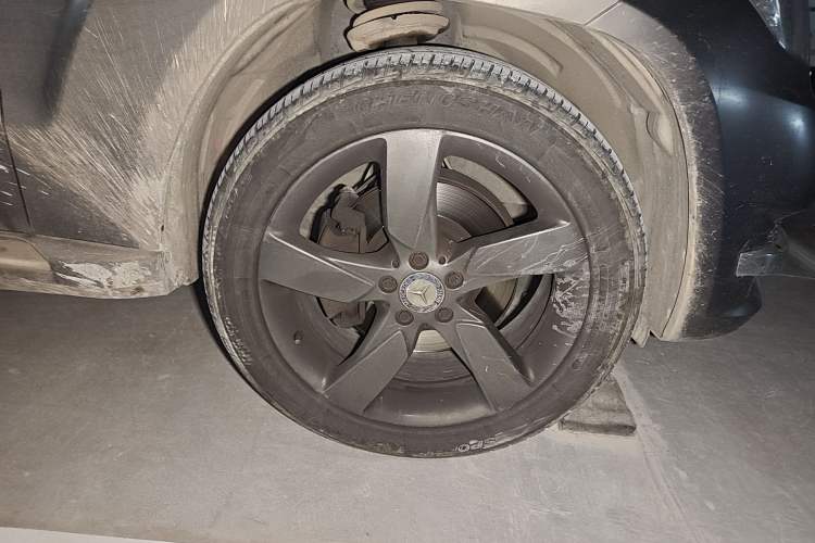 Used Mercedes-Benz GLK-Class 2013 GLK 300 4MATIC Dynamic Sunroof Model Right Front Wheel Hub