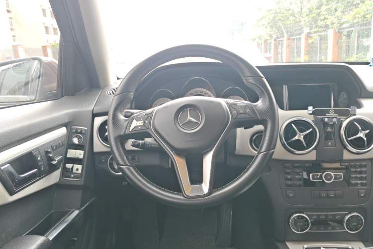 Used Mercedes-Benz GLK-Class 2013 GLK 300 4MATIC Dynamic Sunroof Model Steering Wheel
