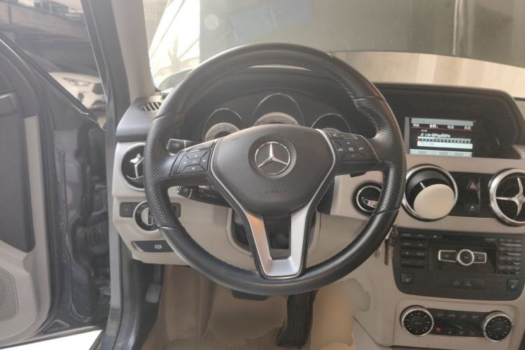 Used Mercedes-Benz GLK-Class 2013 GLK 300 4MATIC Dynamic Edition Steering Wheel