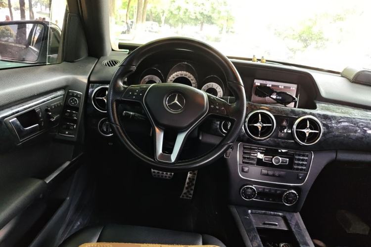 Used Mercedes-Benz GLK-Class 2013 GLK 300 4MATIC Dynamic Edition Steering Wheel