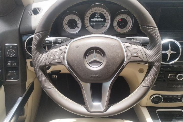 Used Mercedes-Benz GLK-Class 2013 Facelift GLK 300 4MATIC Luxury Edition Steering Wheel