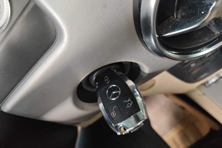 Used Mercedes-Benz GLK-Class 2013 GLK 300 4MATIC Dynamic Sunroof Model Vehicle Key