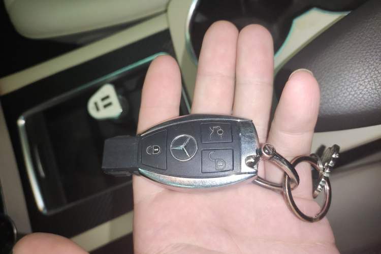Used Mercedes-Benz GLK-Class 2013 GLK 300 4MATIC Dynamic Sunroof Model Vehicle Key