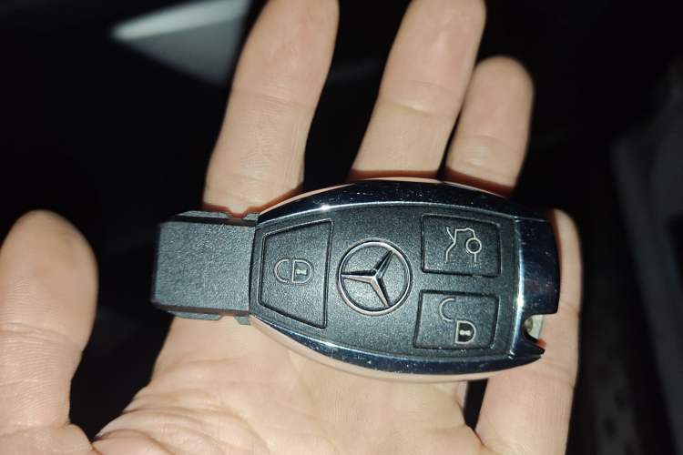 Used Mercedes-Benz GLK-Class 2013 GLK 300 4MATIC Dynamic Sunroof Model Vehicle Key