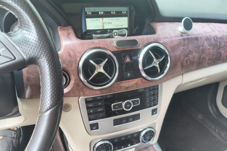 Used Mercedes-Benz GLK-Class 2013 Facelift GLK 300 4MATIC Fashion Edition Audio And AC Panel