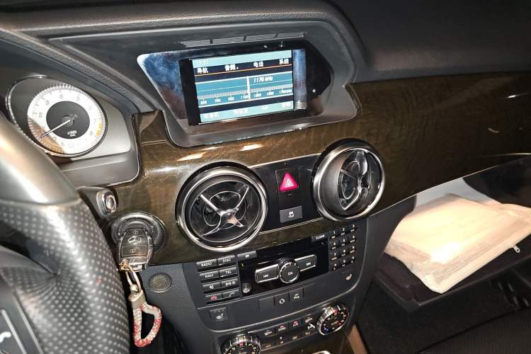 Used Mercedes-Benz GLK-Class 2013 GLK 300 4MATIC Dynamic Edition Audio And AC Panel