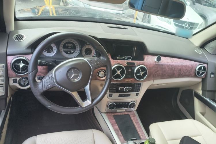 Used Mercedes-Benz GLK-Class 2013 Facelift GLK 300 4MATIC Fashion Edition Center Console