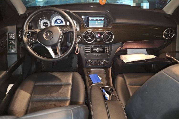Used Mercedes-Benz GLK-Class 2013 GLK 300 4MATIC Dynamic Edition Center Console