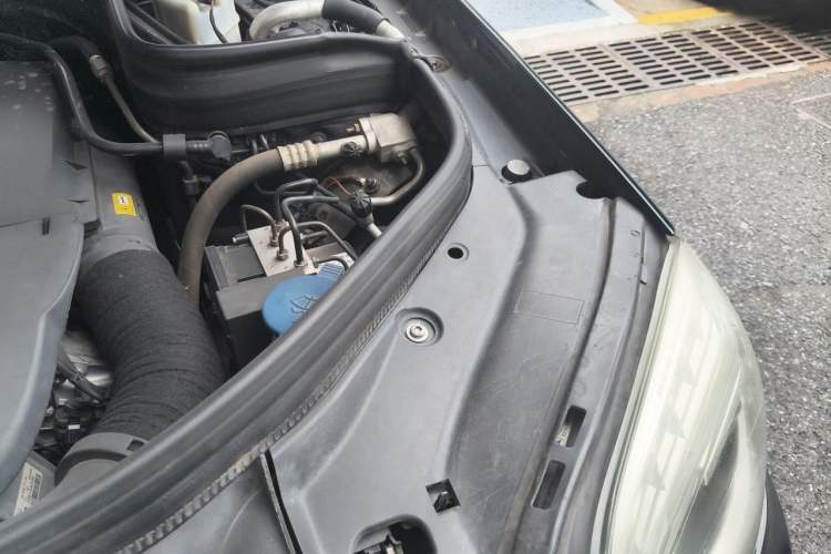 Used Mercedes-Benz GLK-Class 2013 Facelift GLK 300 4MATIC Fashion Edition Engine Bay Left