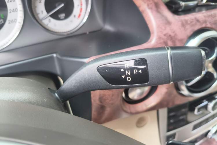 Used Mercedes-Benz GLK-Class 2013 Facelift GLK 300 4MATIC Fashion Edition Gear Lever