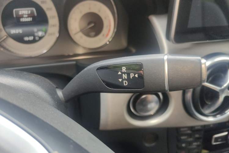Used Mercedes-Benz GLK-Class 2013 Facelift GLK 300 4MATIC Fashion Edition Gear Lever