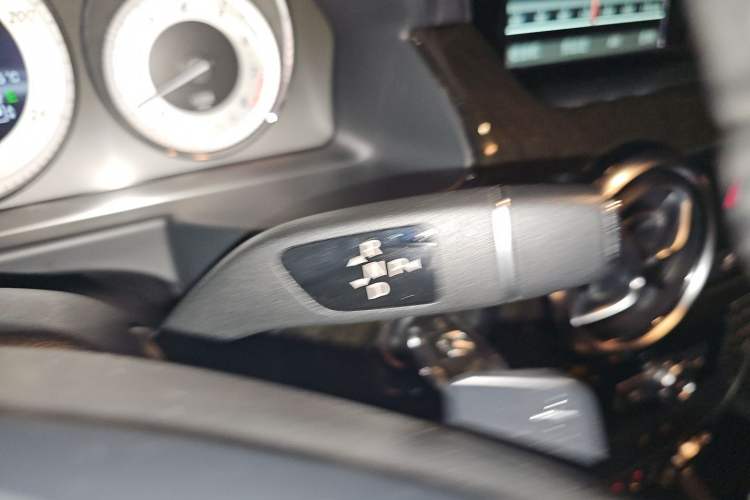 Used Mercedes-Benz GLK-Class 2013 GLK 300 4MATIC Dynamic Edition Gear Lever
