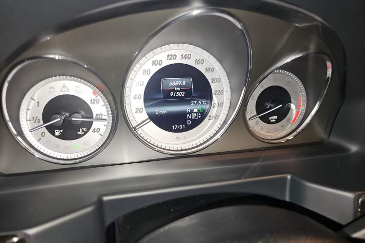 Used Mercedes-Benz GLK-Class 2013 GLK 300 4MATIC Dynamic Edition Odometer Close Up