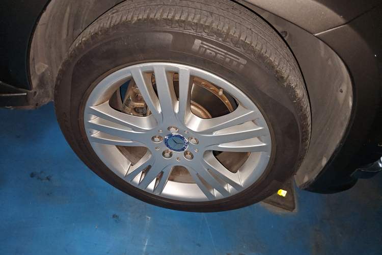 Used Mercedes-Benz GLK-Class 2013 GLK 300 4MATIC Dynamic Edition Right Front Wheel Hub
